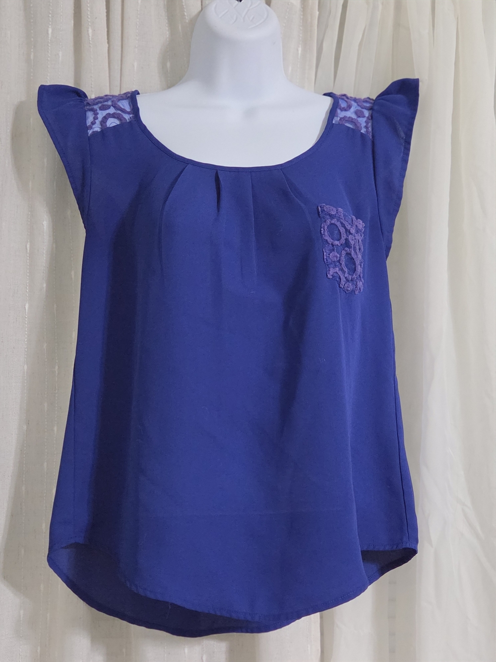 E M Women's Blue Flutter Sleeve Lace-Trim Top
